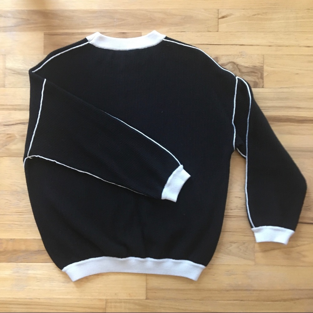 2/$15💐 Outline Sweater - Picture 3 of 3